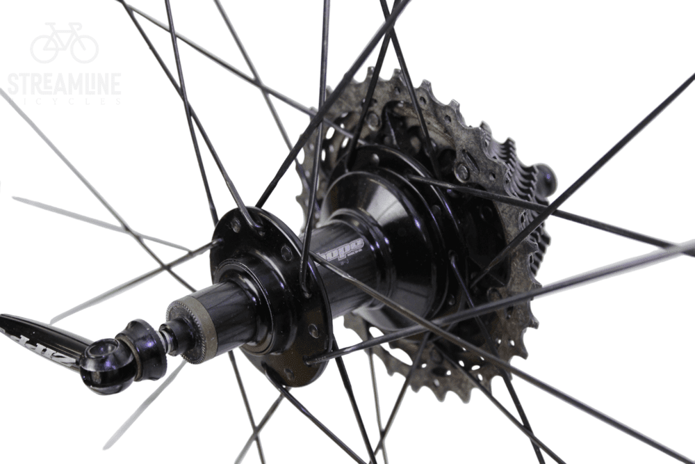 Zipp 404 - Fire Crest Clincher Wheelset - Grade: Excellent Zipp 404 - Fire Crest Clincher Wheelset - Grade: Excellent