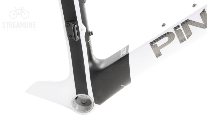 Pinarello Dogma F8 685 White/Black - Carbon Road Bike Frame - Grade: Ex-Display Bike Pre-Owned 